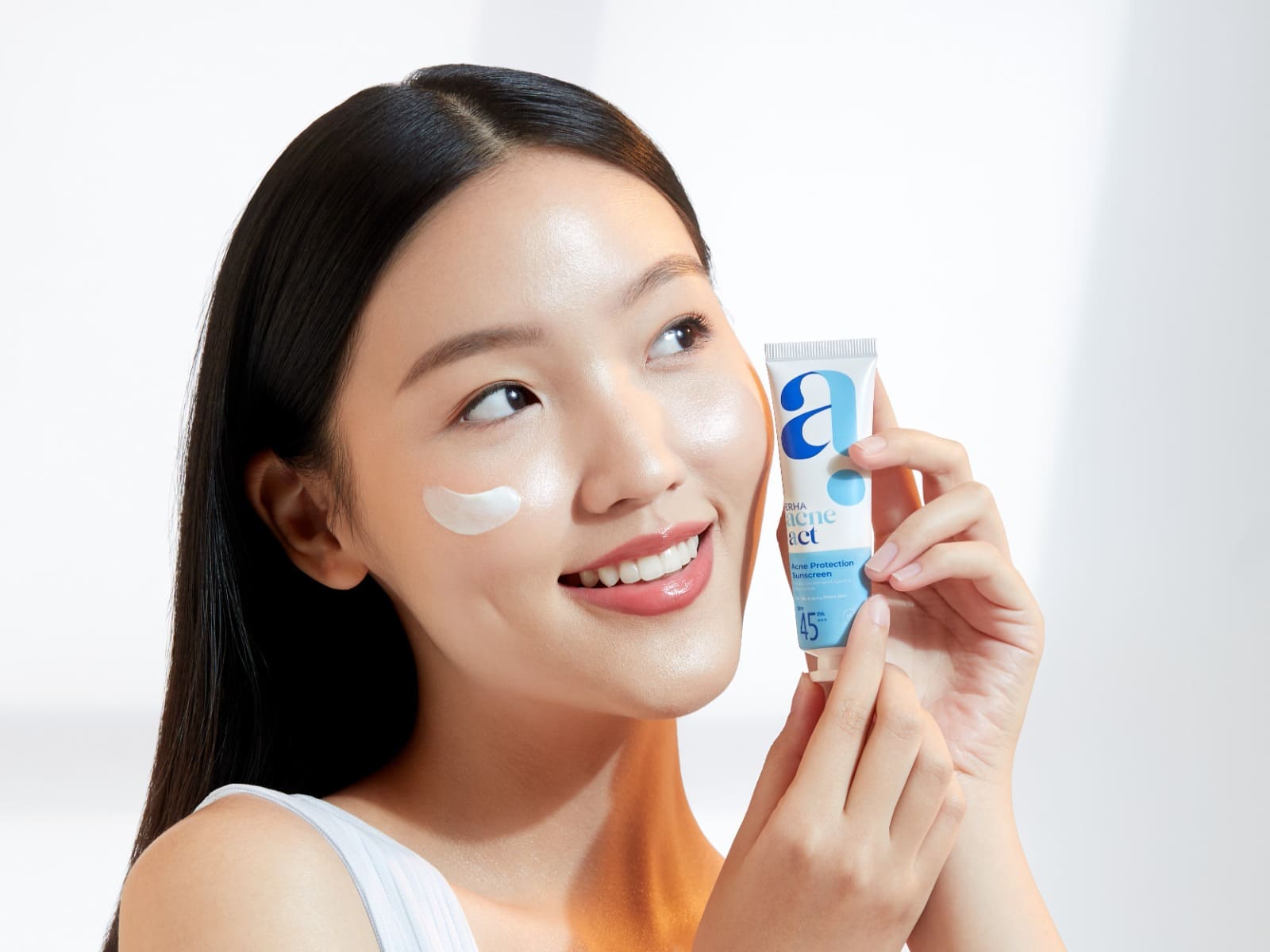 Proteksi Wajah Saat Traveling dengan Sunscreen Khusus Acne Prone Skin!